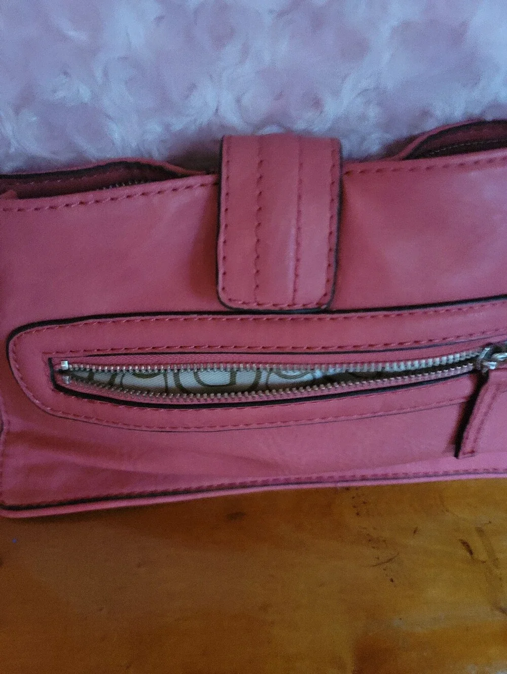 Guess clutch